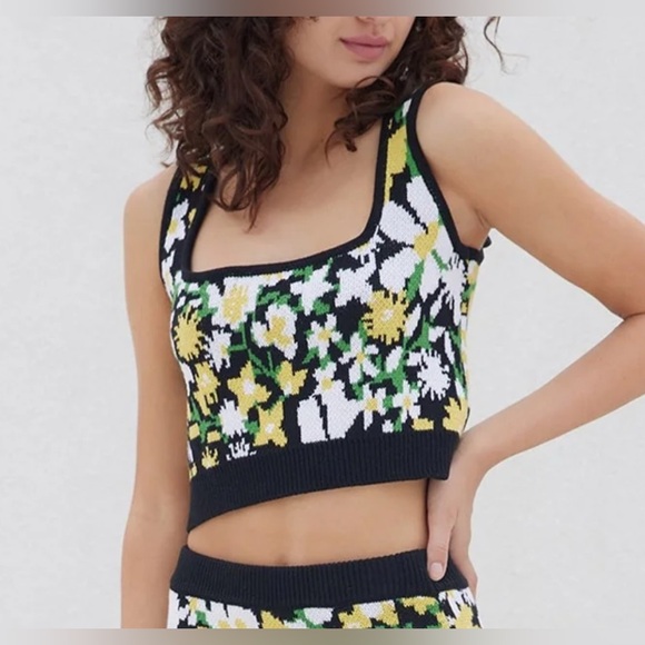 🚨LOST + WANDER NWOT Tropical Daydream Crop Top color BLACK-YELLOW-FLORAL - Picture 2 of 4